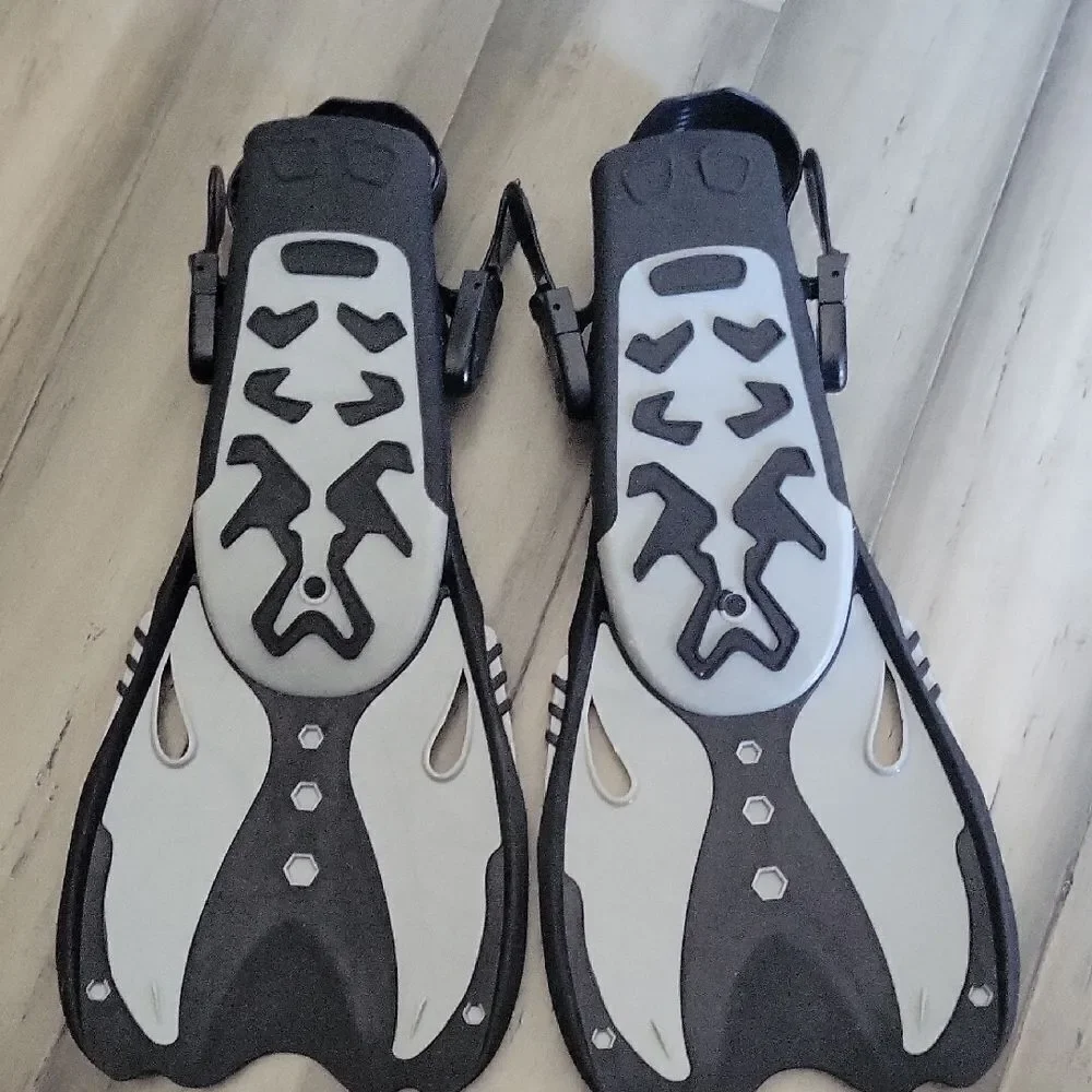 Black and Gray Diving Fins